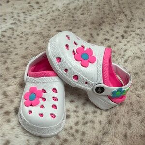 Capelli of New York White Sandals with Pink and Blue Flowers